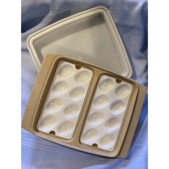 Tupperware Vintage Deviled Egg Tray Keeper Carrier Beige & White - Picture 2 of 7
